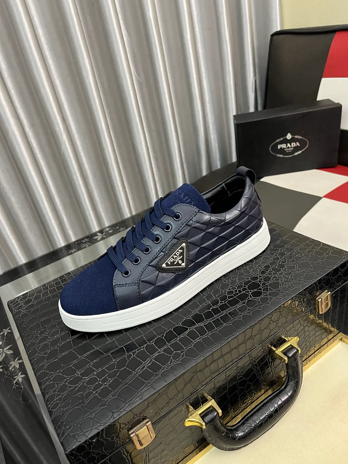 Men's shoes 💰440⌚️⌚️Prada•PRADA original quality.~ Unique modern style sneakers. 🏃A must-have casual shoe for trendy men😍😍 Original brand imported from Italy, imported original leather, sheep lining (refuses to discolor and grind feet) Sole: Original sole provided by the original factory, French lazy style design ⚠️Fit to the feet, original quality, super comfortable original sole. Code number: 38-444️⃣Colors available